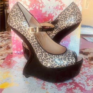 Zebra body new in box Chinese laundry heels Size 8.5